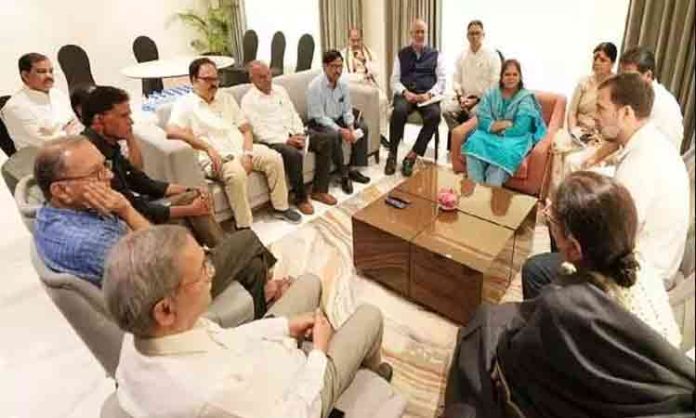 Rahul met intellectuals and educated people