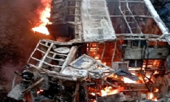 Woman burnt alive after bus catches fire in West Bengal