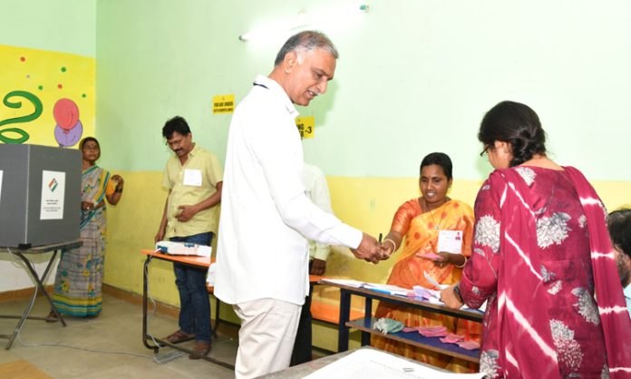 Harish Rao Cast Vote in Siddipet