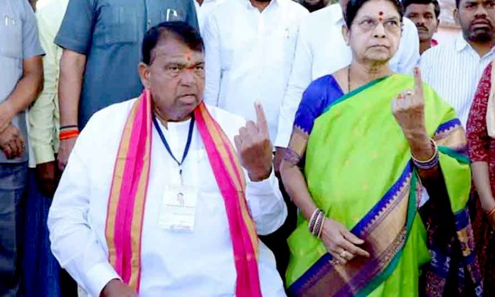 Pocharam Srinivas Reddy Cast Vote in Bansuwada