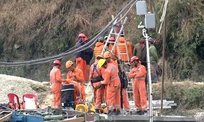 Labour stuck in Silkyara tunnel