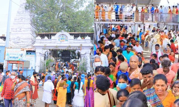 Karthika Pournami: Huge Devotees visit Vemulawada Temple