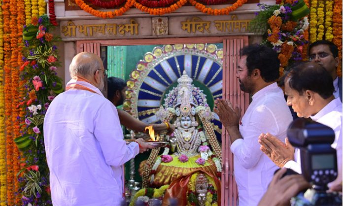 Amit Shah offers prayers at Bhagyalakshmi Temple