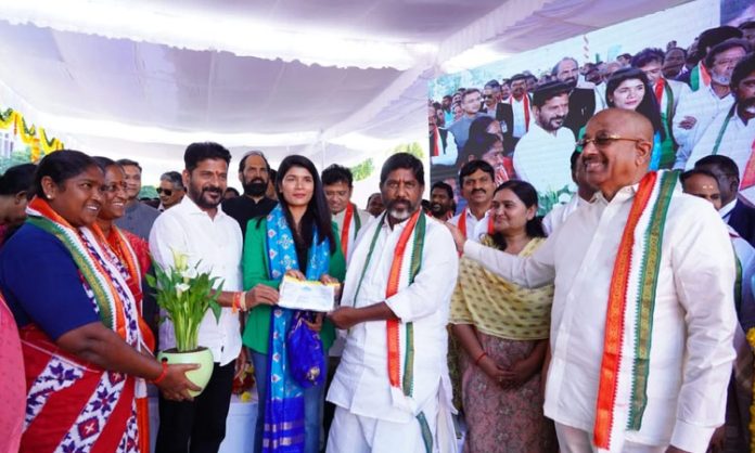CM Revanth presented a check of Rs.2 crore to boxer Nikhat Zareen