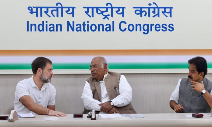 Congress discusses Lok Sabha poll preparedness in Gujarat