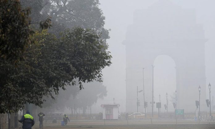 Dense fog engulfs Delhi