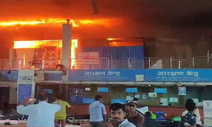 Fire at Lokmanya Tilak Station