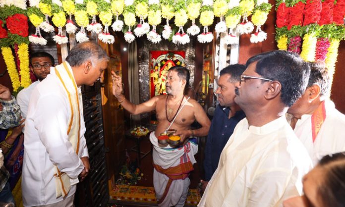 Harish Rao who had darshan through Uttara