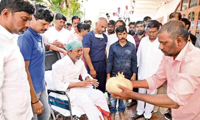 KCR discharged from Yashoda Hospital