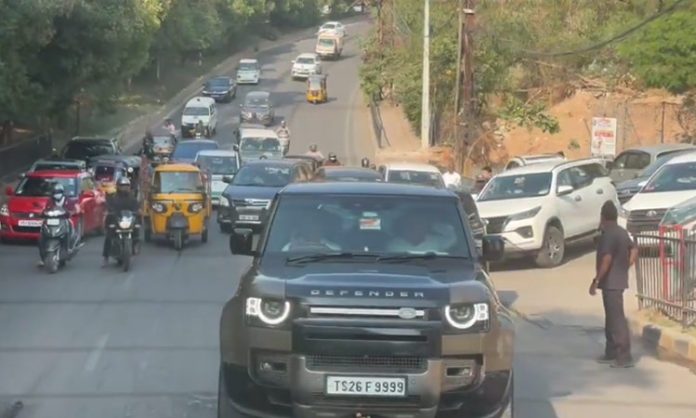 KTR and Harish left for Rashtrapati Bhavan by driving themselves