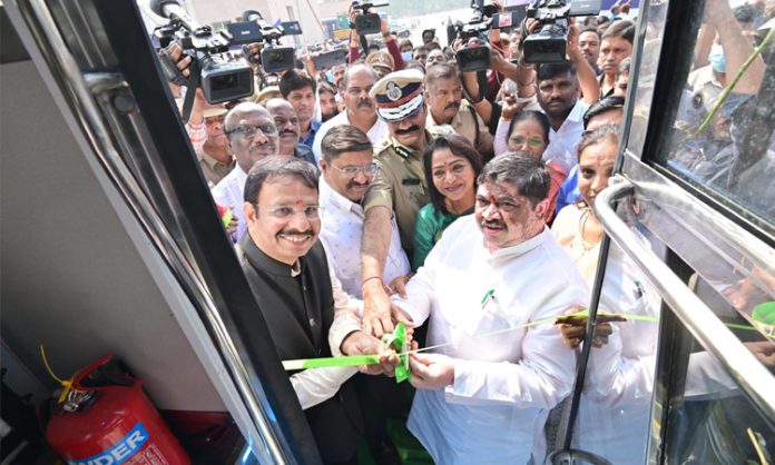 Minister Ponnam Prabhakar inaugurated the RTC buses