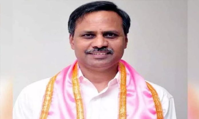 Palla Rajeshwar Reddy is leading in Janagama