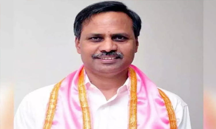 Palla Rajeshwar Reddy is leading in Janagama