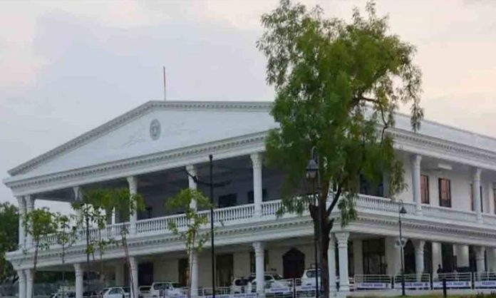 Praja Bhavan as Bhatti's official residence