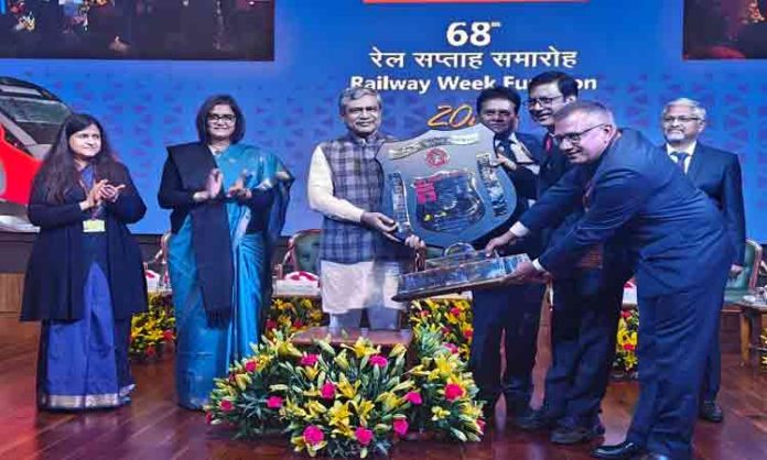 100 Railway employees awarded 'Most Distinguished Rail Service Award'