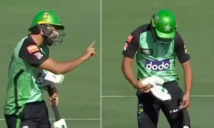 Pak cricketer no wear gloves and pads