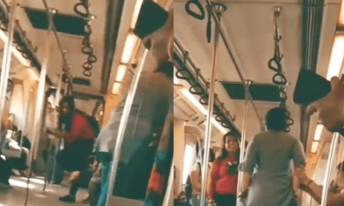 Women charge at each other with slippers in Delhi Metro