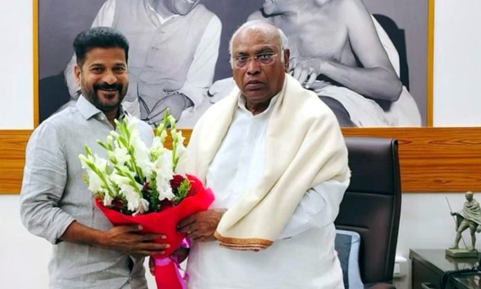 Revanth Reddy meets Mallikarjun Kharge in Delhi