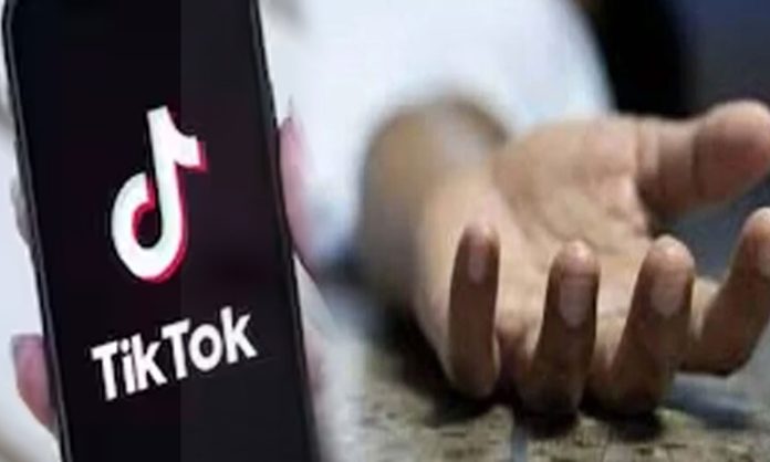 14 Years Girl shot to her sister after fighting for TikTok Video in Pakistan