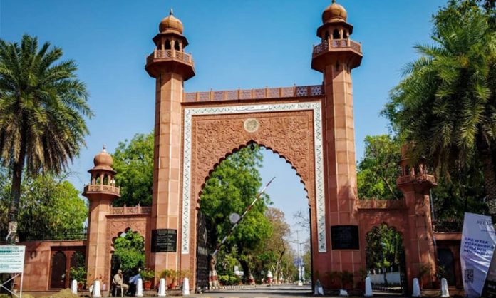 7 judge Constitution Bench begins hearing on AMU minority status