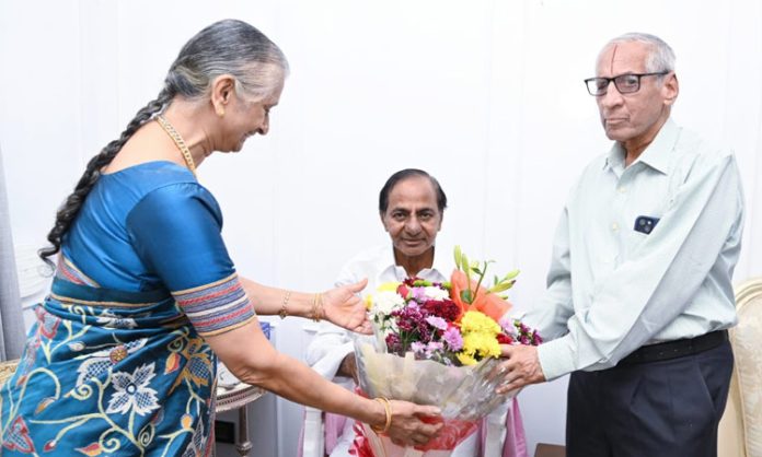 Former Governor ESL Narasimhan met former CM KCR