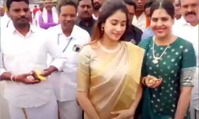 Janhvi Kapoor Visit Tirumala Temple