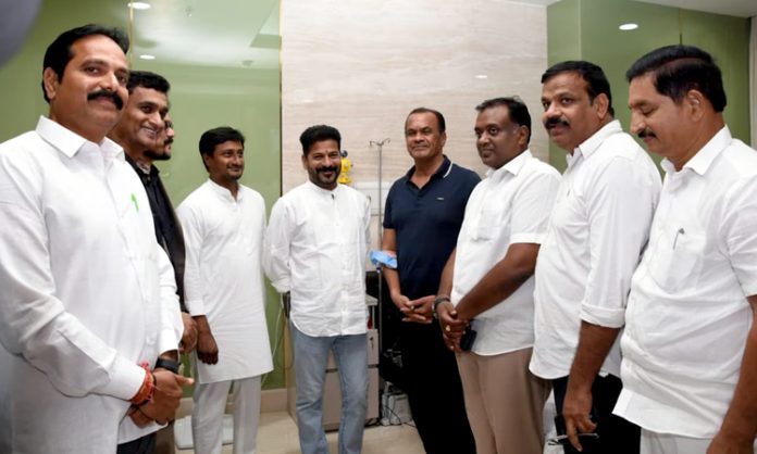 CM Revanth Reddy meet Minister Venkat Reddy in Yashoda Hospital