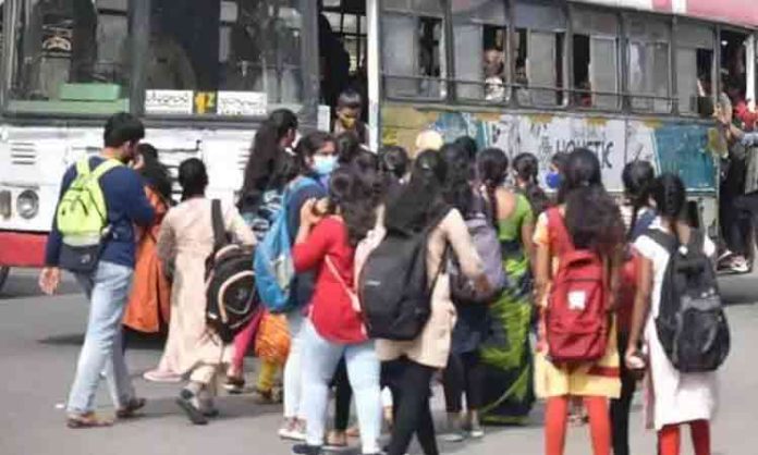 More than 8 crore women travel every month