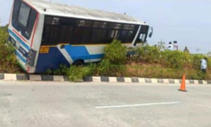 TSRTC bus hit the divider