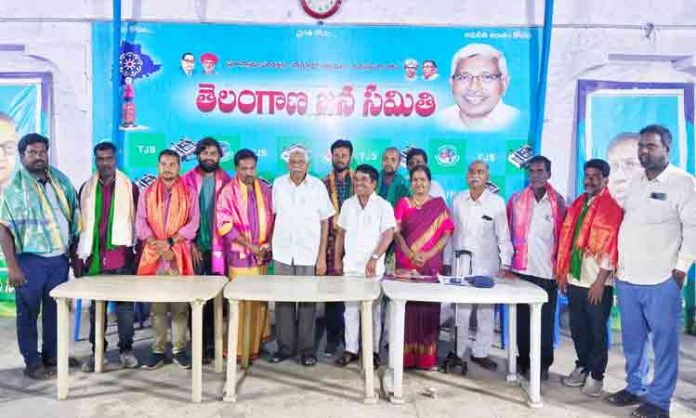 Zaheerabad sugarcane farmers who met Kodandaram