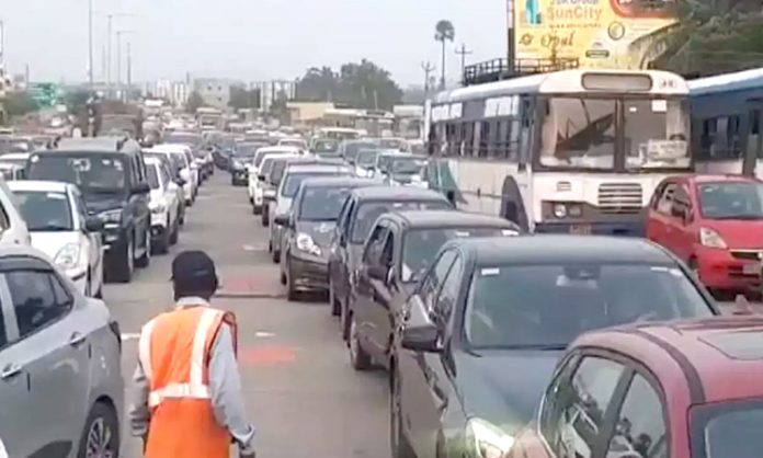Huge Traffic Jam at Hyderabad-Vijayawada High