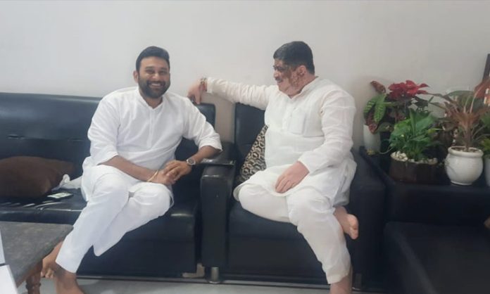 Vikram goud met with minister ponnam prabhakar