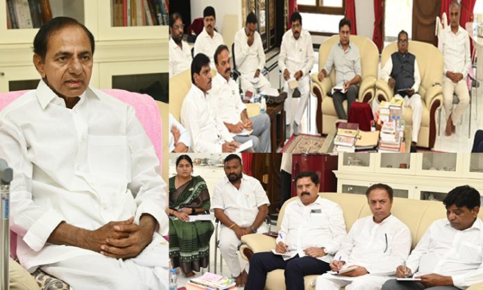 KCR Meets BRS MPs at Erravalli Farmhouse