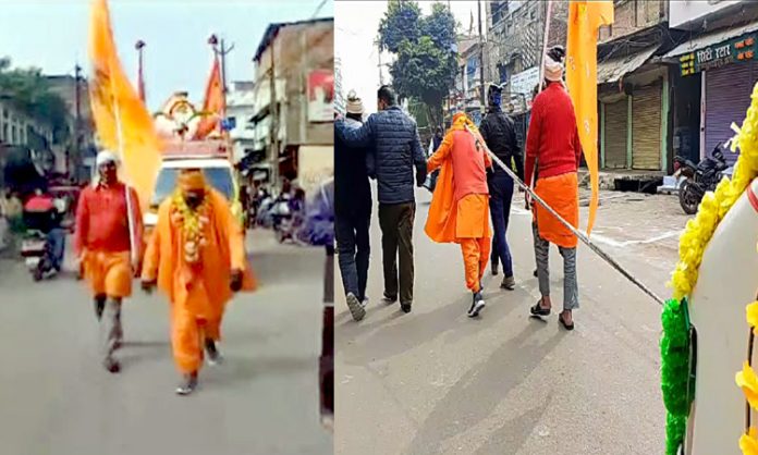 Seer Badri pulls Lord Ram chariot with his hair to Ayodhya