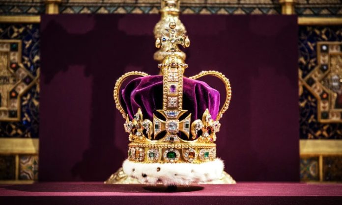 King Charles' crown appears in change