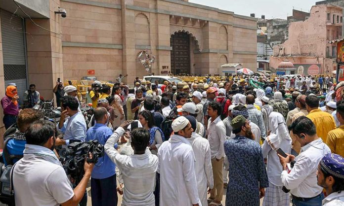 Large number of people offer Friday namaz at Gyanvapi mosque