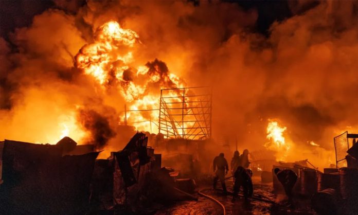 Massive fire in Nairobi due to gas explosion
