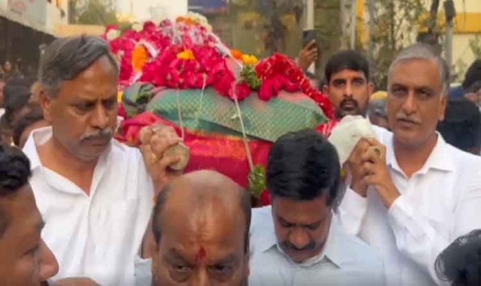 Harish Rao in last rites of Lasya Nandita