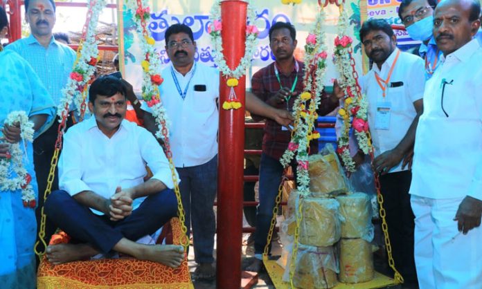 Ponguleti srinivas reddy visited Sammakka saralamma