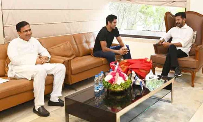 Olympic gold medalist Vijayender Singh met CM Revanth Reddy