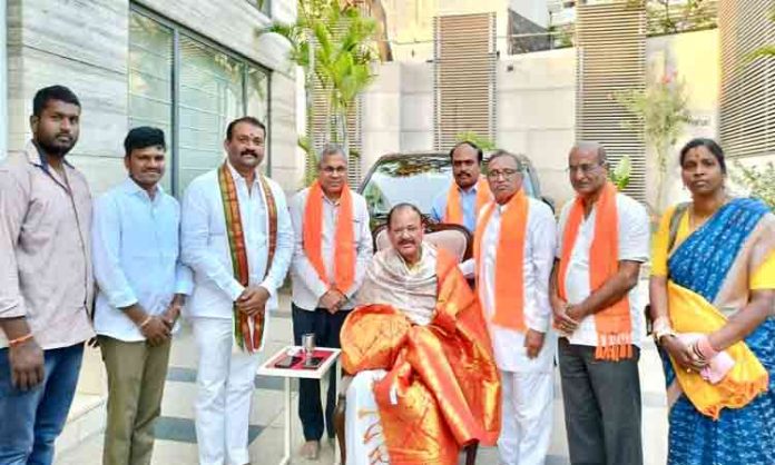 VHP leaders honored former Vice President Venkaiah Naidu