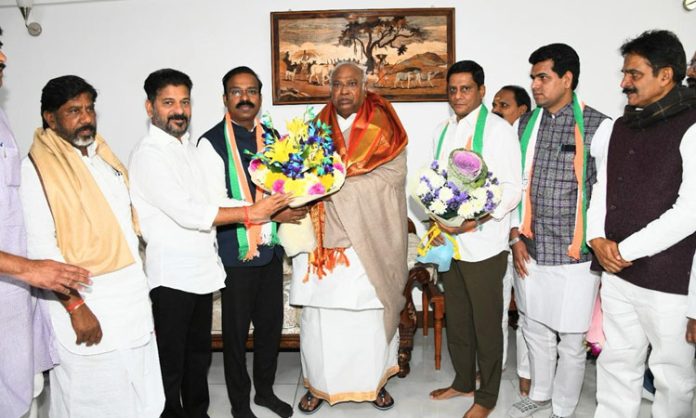 Peddapalli BRS MP Borlakunta Venkatesh joined Congress