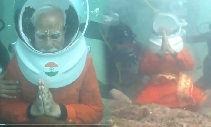 PM Modi Dives Down to Submerged City Of Dwarka to Offer Prayers