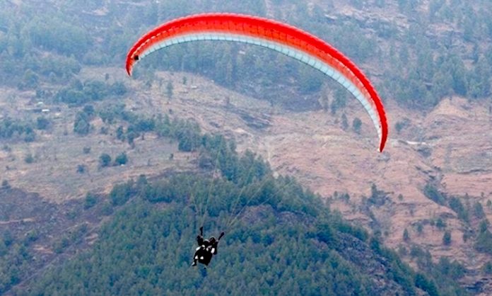 Hyderabad Woman Tourist ends life while paragliding