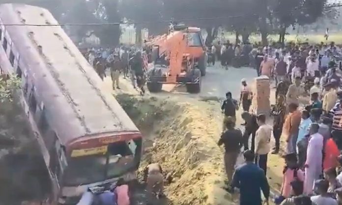 Bus lost control and fell into canal: 3 killed