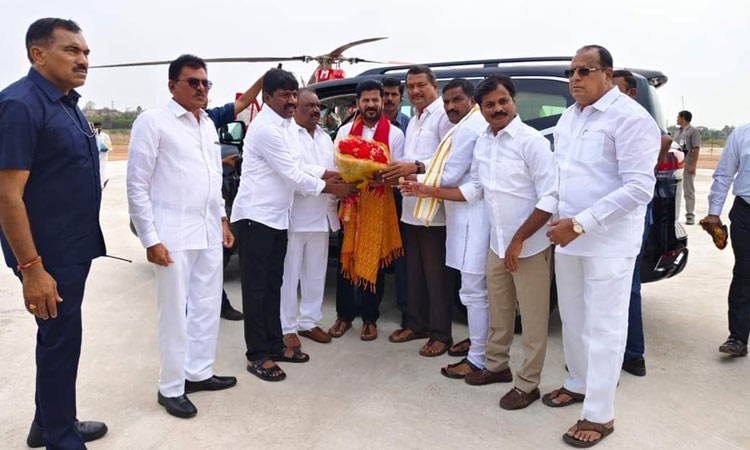 CM Revanth reddy reached Yadagirigutta