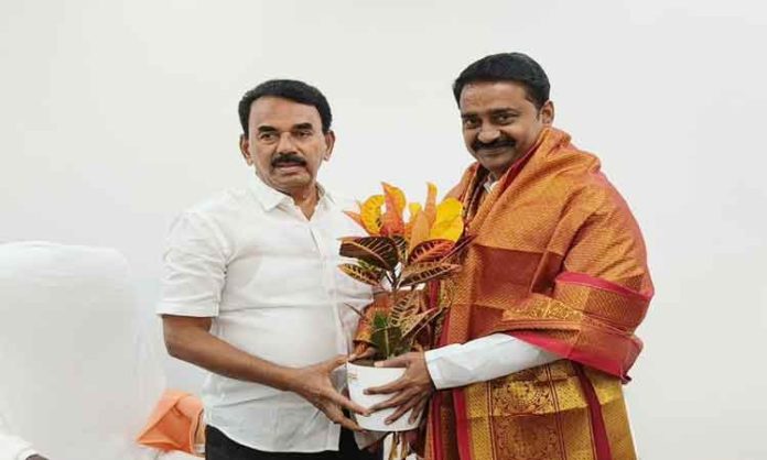 TS TDC new chairman Ramesh Reddy met Minister Jupalli