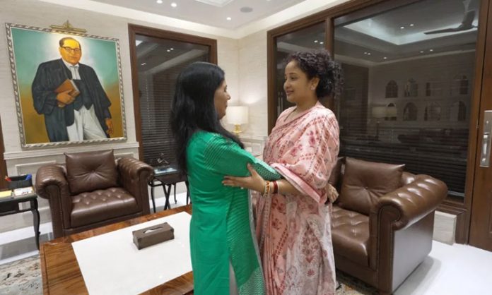 Kalpana Soren meets Sunita Kejriwal