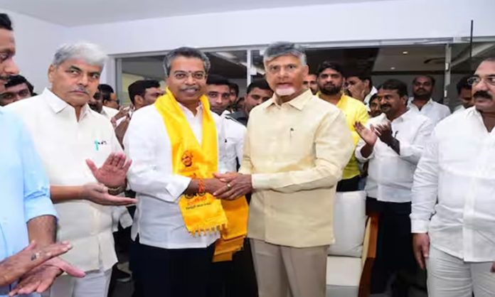 YCP MLA Vasantha Krishna Prasad joined TDP