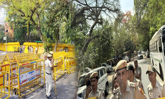 Police Closed to AAP Office in Delhi
